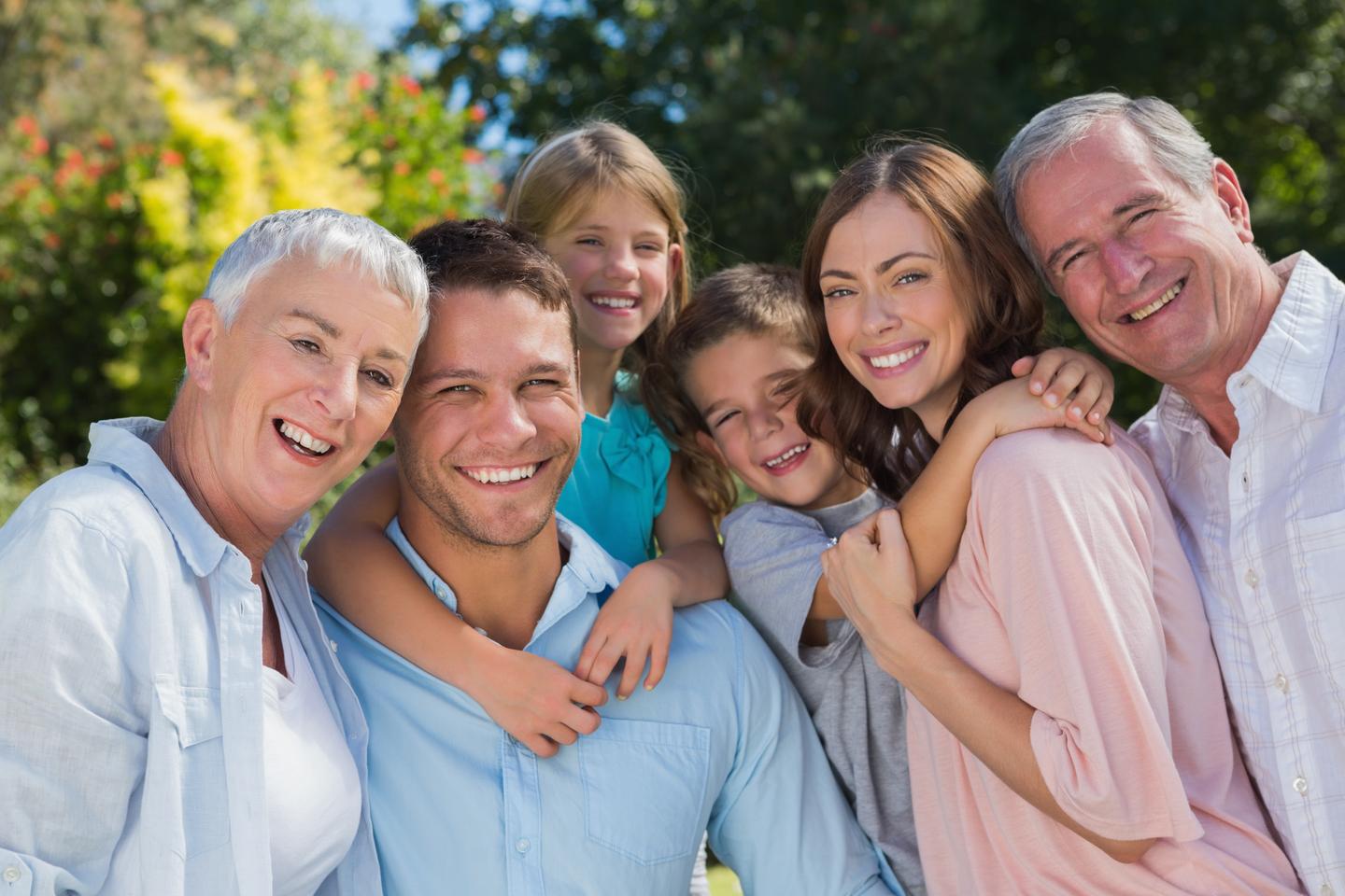 Large family smiling at Larson Park in Webster Groves MO