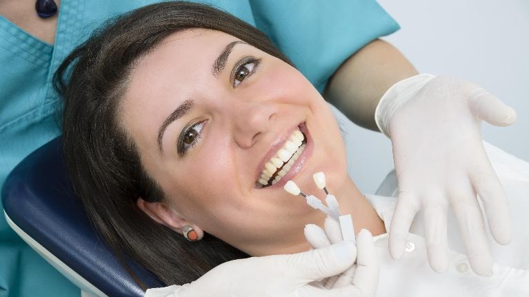 How to Choose the Best Treatment to Whiten Your Teeth